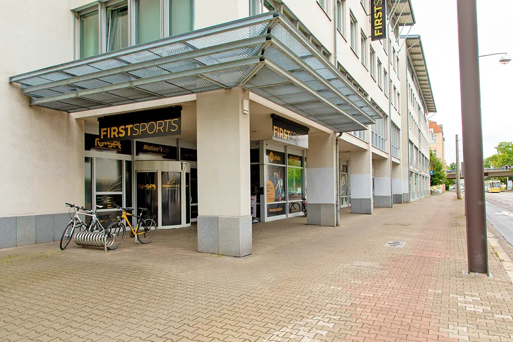 Sensomotorik Zentrum Magdeburg – Aussenansicht Straße bei FITSPORTS